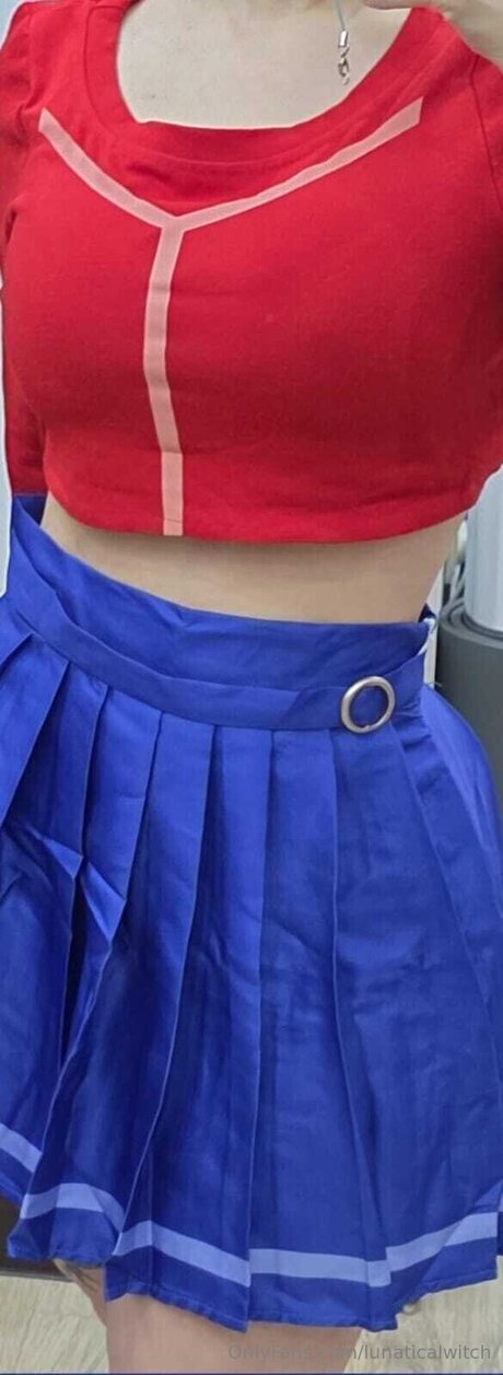 エモな痴女オンリーファンズ セクシーヌード 写真