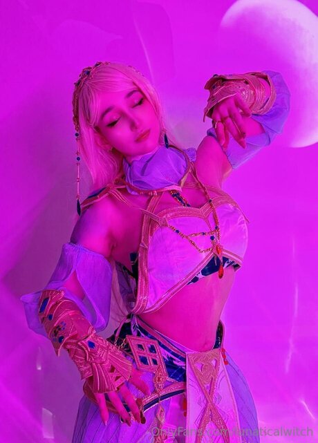 Lunaticalwitch ポルノスター エロティック 画像