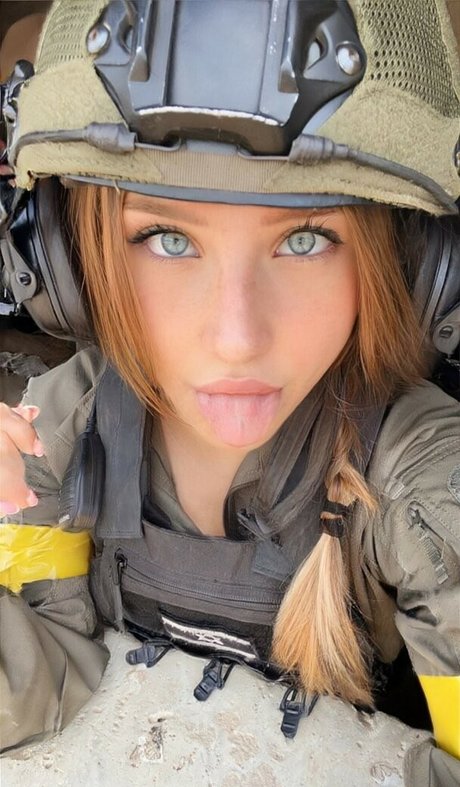 陸軍の熟女オンリーファンズ アートポルノ 画像