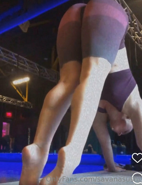 金髪の筋肉オンリーファンズ ホットヌード 画像