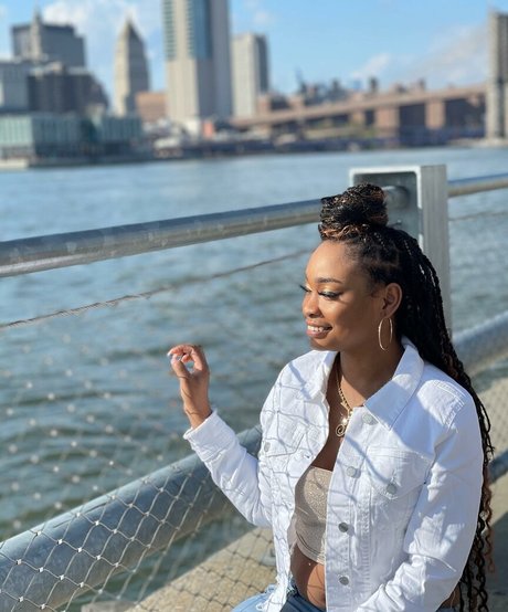 ぽっちゃりラテン系オンリーファンズ ポルノ 画像