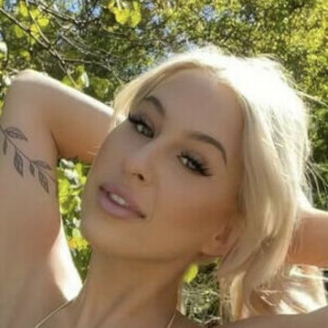 熟女オナニーオンリーファンズ セクシー 画像