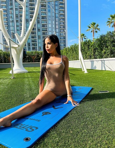 レズビアンの指入れオンリーファンズ 無料エロ 写真