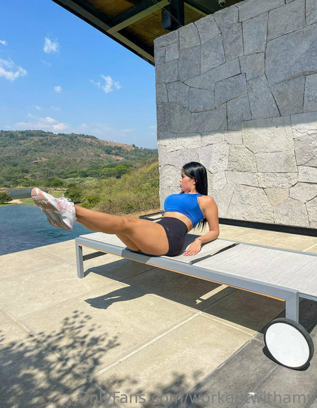 フィットネスベイビーオンリーファンズ ホットセックス 画像