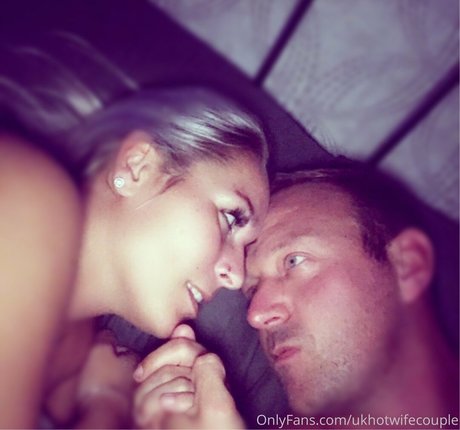 キティ・ウェット・オンリーファンズ ポルノ 画像