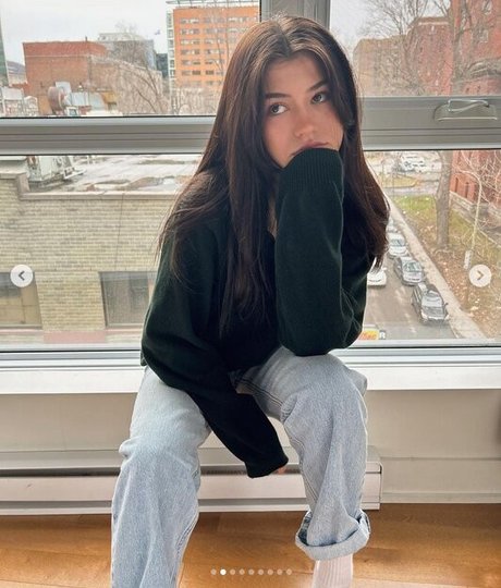 Ava Rose Beaune ヌードモデル 画像