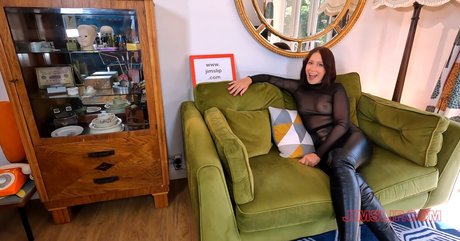 セクシーなブルネットのオンリーファンズ 美しいヌード 写真