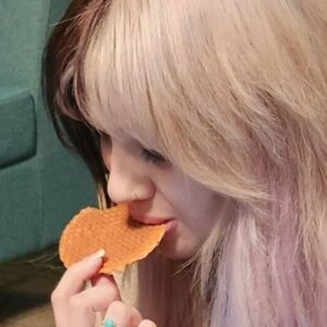 カーリーエボニーオンリーファンズ 無料 写真