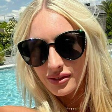 hollyxxxmae xxxポルノスター 写真