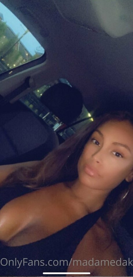 madamedakota ポルノスター ホット 写真