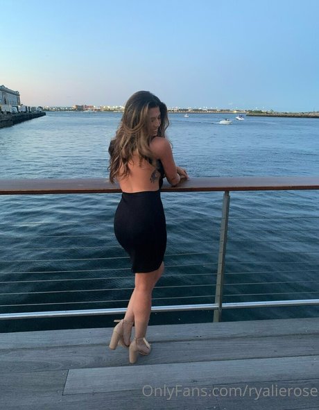 ryalierose ポルノスター 美しい 写真