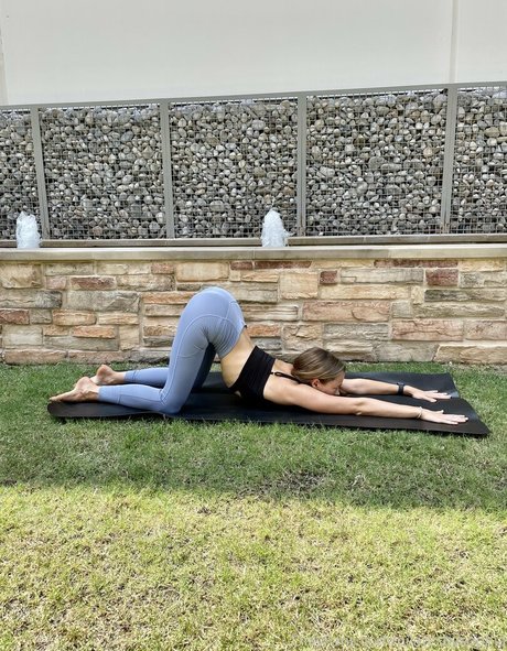 お金 オンリーファンズ アートヌード 画像