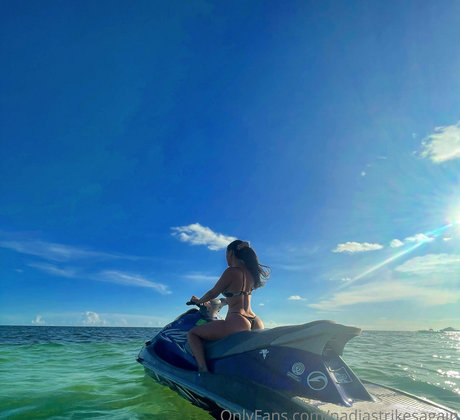 nadiastrikesagain 無料モデル 画像