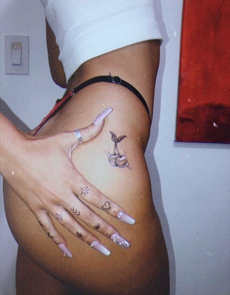 juliana valentinax ヌードモデル 写真