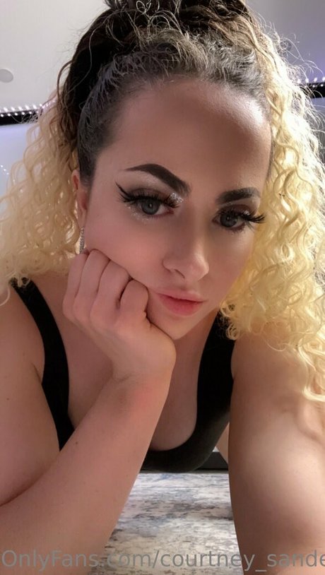 Courtney Sanderson ポルノスター ホット 画像