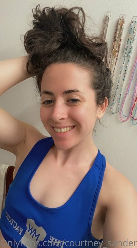 Courtney Sanderson ヌード女優 写真