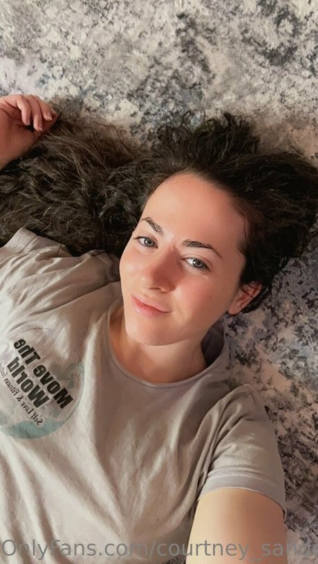 Courtney Sanderson 完璧なスター 画像