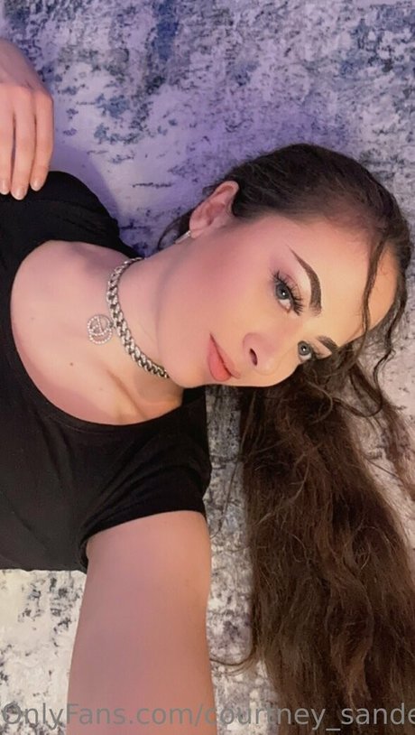 Courtney Sanderson スターセックス 写真