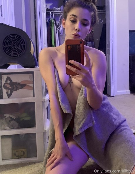 Lillbbyy 無料女優 写真