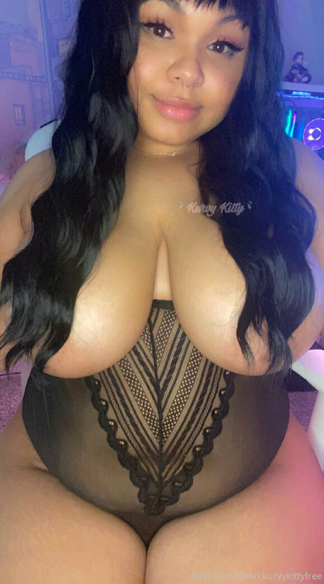 金髪の筋肉オンリーファンズ ポルノグラフィック 写真