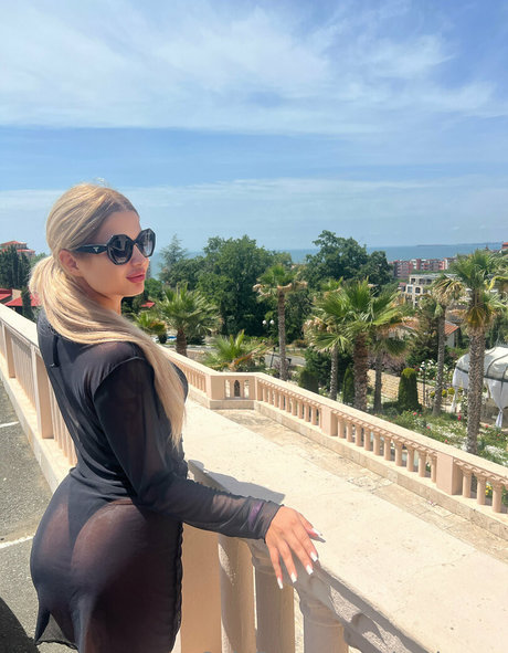 ヌード熟女オンリーファンズ 無料 写真