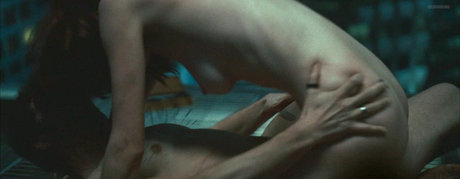 Lauren Lee Smith ポルノスター ヌード 写真