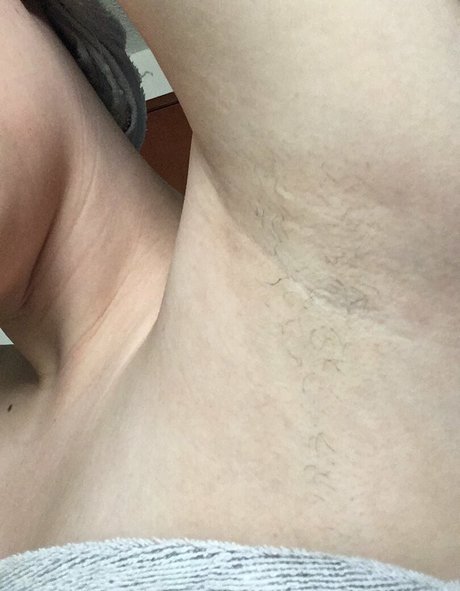 乳首 オンリーファンズ えろた 写真