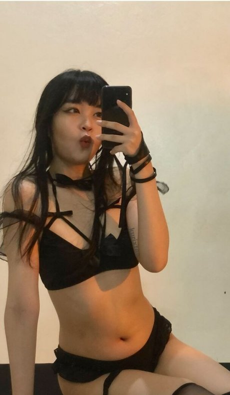 Kurixtee ポルノスター 写真