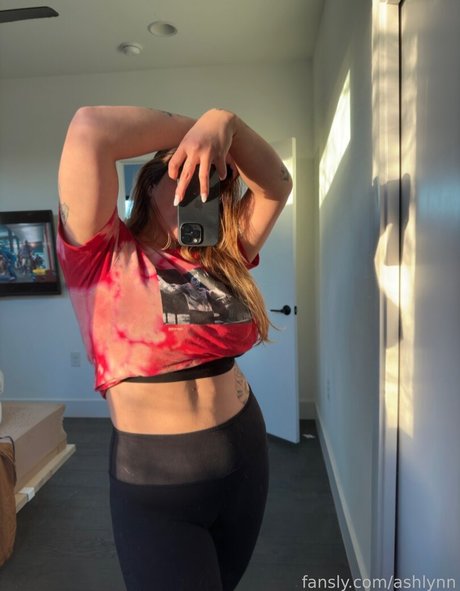 Ashlynn Arias エロティックなモデル 写真