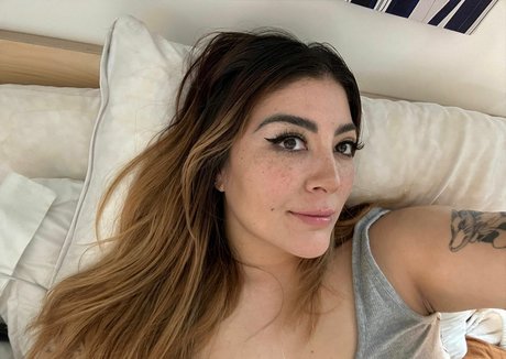 Ashlynn Arias 無料モデル 写真