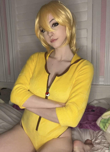 心理学者オンリーファンズ セクシーヌード 写真