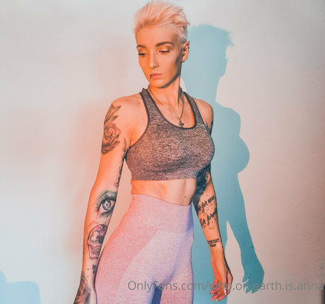 who on earth is anna スター ヌード 写真