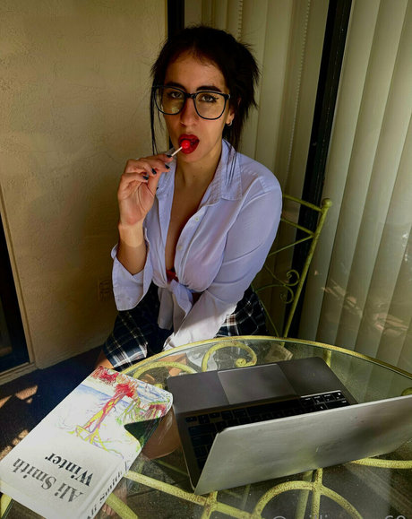 筋肉トランスオンリーファンズ アートポルノ 画像