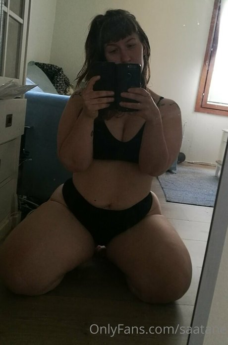 saatane ヌードのポルノスター 写真