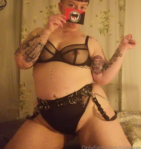 saatane 高品質のポルノスター 写真