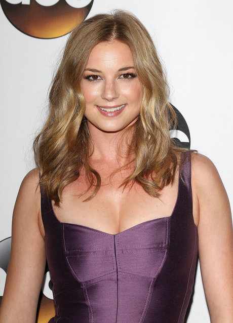 Emily VanCamp ホットなモデル 画像