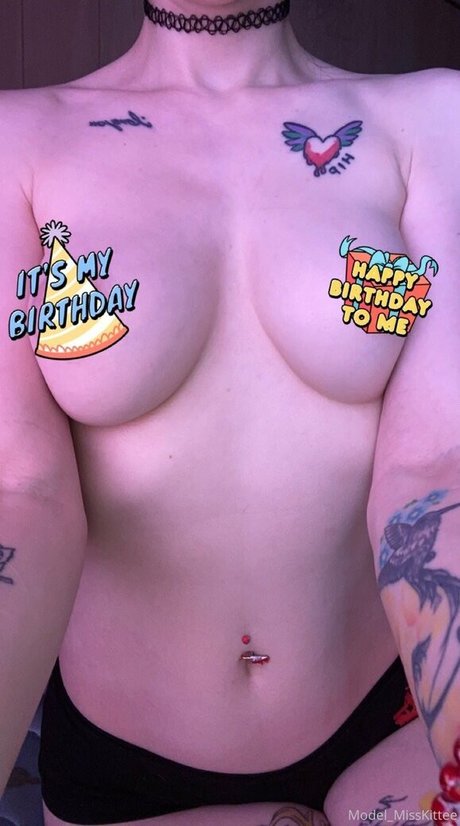 model misskittee92 ポルノスター 可愛い 写真