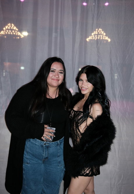 Nessa Barrett スター 画像