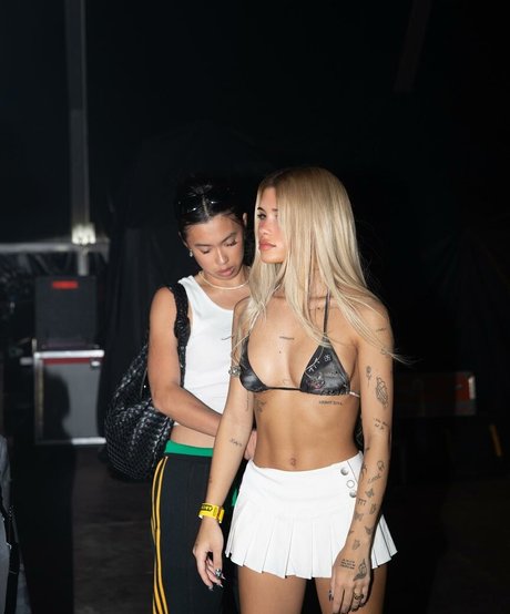 裸の女の子オンリーファンズ ホットセックス 写真