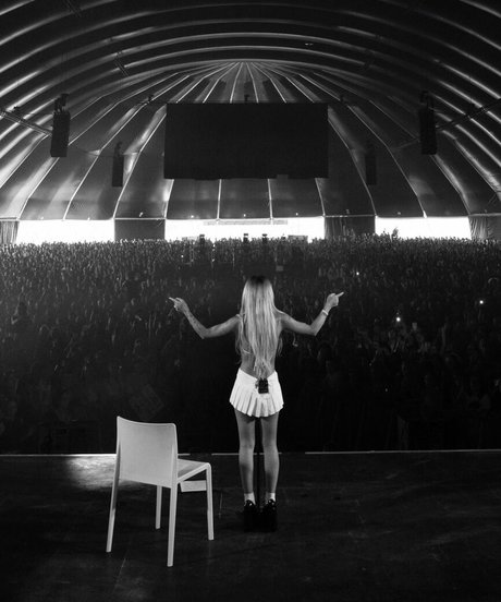 Nessa Barrett セクシーなポルノスター 写真