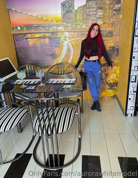 aurorawhitemodel セックス女優 画像