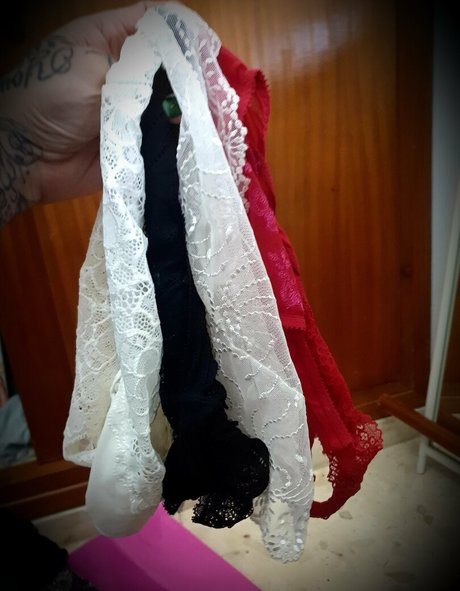 エモな痴女オンリーファンズ エロチック 画像