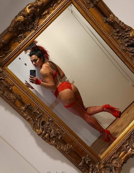 スペードのクイーン オンリーファンズ アートヌード 写真