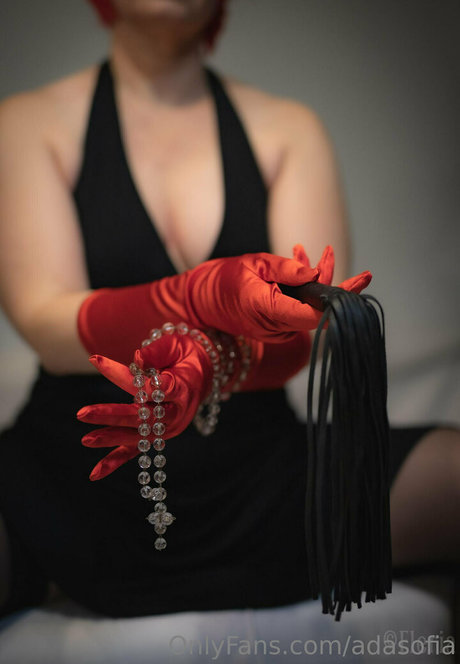 adasofia 裸のモデル 写真