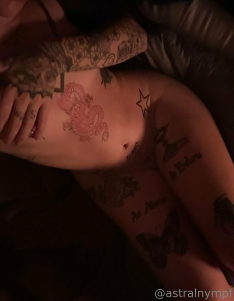 astralnympf セクシーなポルノスター 写真