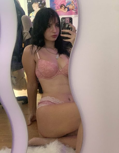 小柄なヌードオンリーファンズ 美しいポルノ 写真