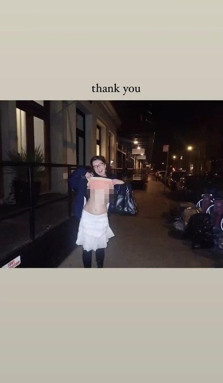 Mia Kerin 裸のスター 画像