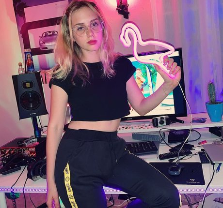 Mica Tenenbaum 素敵なポルノスター 写真