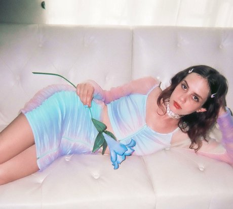 Mica Tenenbaum ポルノモデル 画像