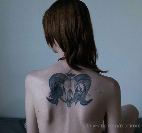 40歳のオンリーファンズ 美しいヌード 画像